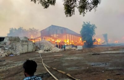 इंडस पेपर बोर्ड प्रा लि सातनवरी(खैरी) में लगी आग