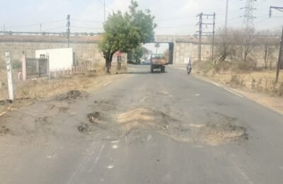 किती जीव घ्यायचे ठरविले गहुहिवरा रोड वरील गड्डाने रस्ता प्राधिकरण विभाग मात्र गाड झोपेत