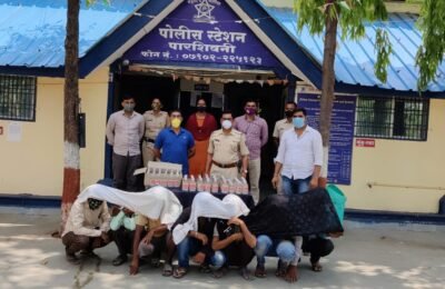 देशी दारू दुकानातुन अवैद्यरित्या विक्री व वाहतुक करणा-यावर कन्हान पोलीसांची कारवाई