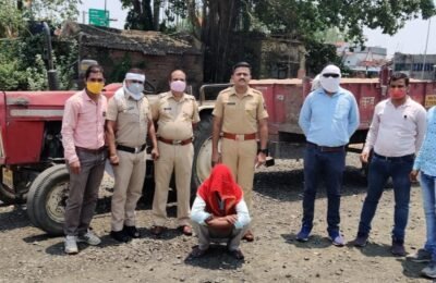 जुनिकामठी ला अवैद्य रेती चोरून नेताना ट्रॅक्टर ट्रॉली पकडली.   कन्हान पोलीसाची कारवाई ६ लाख ४ हजार रू चा मुद्देमाल जप्त.