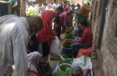 कोंढाली बाजार  की बढती  भीड़ कोरोना  को दे रहा निमंत्रण   भीड से  बढता कोरोना का खतरा