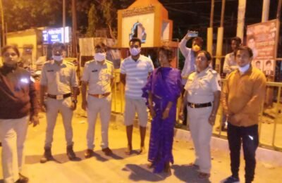 मनोरूग्ण महिलेच्या मदतीला धावले कन्हान चा रजनिश व सावनेर चा मानवदुत हितेश बन्सोड  ” मेल्यावर खांदा देण्यापेक्षा जिवंतपणी मदतीचा हात द्या.”