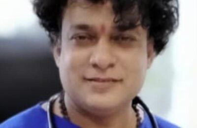 सर्व सामान्य जनतेची सेवा करणारा डॉक्टर हरपला।          —     डॉ महेश पापडकर यांचे कोरोना ने निधण।