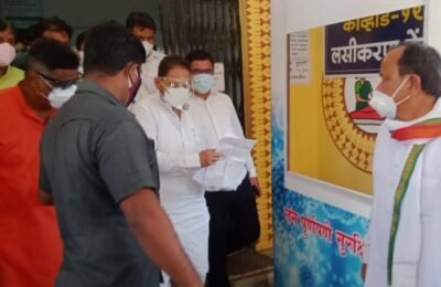 पालकमंत्री नितीन राऊत ची प्राथमिक आरोग्य केंद्राला भेट