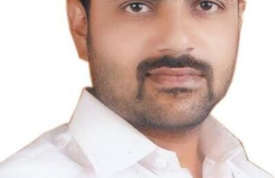 हिंदुराष्ट्र …? लोकशाहीचाच वापर करून लोकशाहीच्याच हत्येचा कट.   @ चंद्रकांत झटाले यांनी मांडले स्पष्ट आणि बिनधास्त विचार.   @ राष्ट्र आणि यानुसार महत्त्वाचे कि धर्म?  @ अखंड भारताचे तुकडे.. करण्यासाठी डावपेच??  @ हिंदू राष्ट्राची नेमकी व्याख्या काय❓ @ हिंदूनी जागे झाले पाहिजे.  @ लोकशाही संपविण्यासाठी कटकारस्थान??  @ मनुस्मृती आणायची आहे का❓ स्वातंत्र्यापासून सत्ता आहे तरी कोणाकडे??