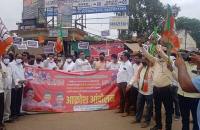 भाजपचे आमदार देवराव होळीच्या नेतृत्वातील आक्रोश आंदोलनाने केली कोरोना नियमांची पायमल्ली.??  @ पोलीस स्टेशन पासून अंदाजे शंभर मीटर असेल आंदोलन स्थळ.  @ गृहमंत्रालयाच्या 30 जून पर्यंतच्या आदेशाची पायमल्ली.?  @ आम. होळी सह सहकाऱ्यांवर  कारवाई होणार ❓  @ राज्यातील   रेडझोन जिल्ह्याचा आम. होळींना  पडला का विसर?