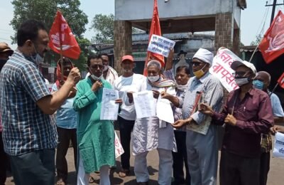 अखिल भारतीय किसान संघर्ष समन्वय समिति,(अखिल भारतीय किसान सभा) की ओर से झारखंड के जिलों मे,प्रखंडो मे ,चौक चौराहो, एवं प्रमुख स्थलो में ,सम्पुर्ण क्रांति दिवस के रुप मे मोदी सरकार  के काले कानूनों की बरसी पर कृषि कानूनों की प्रतियाँ जलाई गई ,विरोध जताया गया।