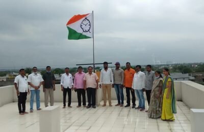 वरोरा येथे रा.काँ.पा.वर्धापणदिन साजरा