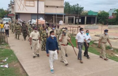 आज वरठी येथे पोलिसांतर्फे कोरोना जनजागृति रुटमार्च घेण्यात आला