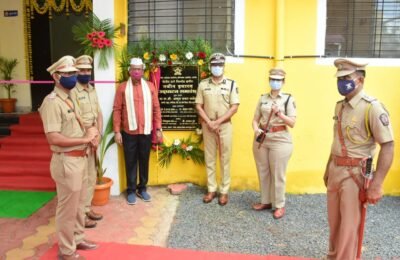 राज्यमंत्री अब्दुल सत्तार यांच्याहस्ते ग्रामीण पोलीस स्टेशन ईमारत व महिला विश्रांती कक्षाचे लोकार्पण  सोयगाव , अजिंठा आणि फर्दापूर पोलीस स्टेशन ला लवकरच मिळणार नवीन ईमारत कोरोना नियंत्रणात आणण्यासाठी पोलिसांचा सिंहाचा वाटा        – राज्यमंत्री अब्दुल सत्तार  ग्रामविकास विभाग राबविणार पायलट प्रोजेक्ट ; सिल्लोड मतदारसंघात प्रत्येक बिट मध्ये पोलिसांना देणार घरे व पोलीस चौकी