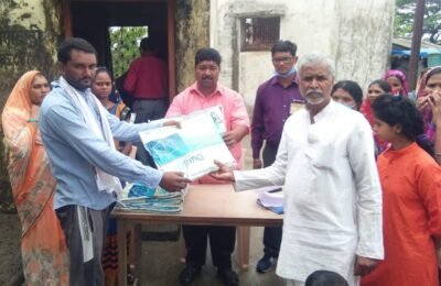 जि प आरोग्य विभाग व्दारे सिंगारदिप ला मच्छरदानी वाटप