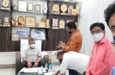 खाजगी शिकवणी शिक्षक संघटना तर्फे नागपूर महापौर श्री दयाशंकर तिवारी यांना निवेदन देण्यात आले