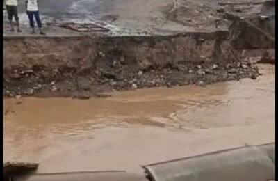 गडचांदूर ते चंद्रपूर महामार्गातील भोयेगाव जवळील पूल वाहून गेल्याने वाहतूक ठप्प…