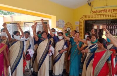 आशा स्वयंसेविका व गटप्रवर्तकांचे राज्यव्यापी बेमुदत संप   कन्हान च्या आशा स्वयंसेविका व गटप्रवर्तकां नी संपात सहभागी होत निर्दशने केले.