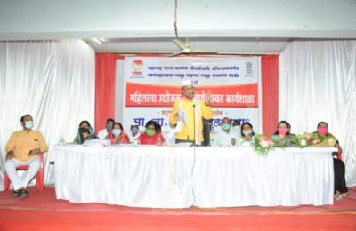 उमेद प्रकल्पाच्या माध्यमातून  मतदारसंघातील महिला बचत गटांना उपलब्ध करून देणार दीड दिवसांची बाजारपेठ  येत्या 15 दिवसात अंमलबजावणी करण्याचे राज्यमंत्री अब्दुल सत्तार यांचे निर्देश  सिल्लोड येथे तालुकास्तरीय तर अजिंठा लेणी परिसरात बचत गटांसाठी स्वतंत्र बाजारपेठ निर्माण करणार
