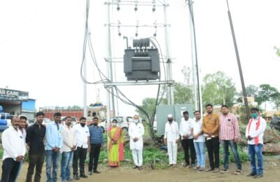 युवानेते अब्दुल समीर यांच्याहस्ते नवीन रोहित्राचे लोकार्पण