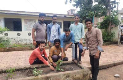 अभाविपच्या 73 व्या स्थापना दिनानिमित्त वरठी येथे वृक्षारोपण