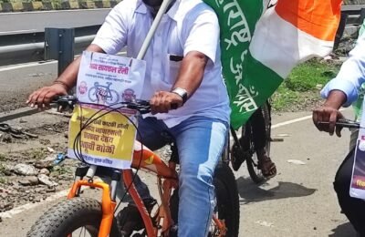 कांग्रेस ने पेट्रोल-डीजल व रसोई गैस के दाम बढ़ाने का विरोध सायकिल  रैली निकालकर  प्रदर्शन