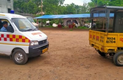 मनपाच्या रुग्णवाहिकेला कुत्रे पकडणाऱ्या वाहनाचा आधार