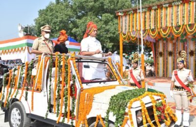 स्वतंत्रता दिवस के पावन पर्व पर विधानसभा अध्यक्ष गिरीश गौतम ने किया ध्वजारोहण और हर्ष उल्लास के साथ सेनानियो ने वतन की शान में की परेड