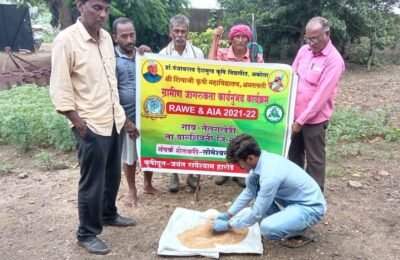 शेतक-यांना बीज प्रक्रिया बाबद प्रात्याक्षिका व्दारे  मार्गदर्शन