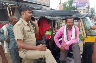 मंत्री  सुनील केदार के हाथो ब्रिजेश तिवारी का सत्कार  वेश्यावृत्ति के लिए छत्तीसगड से अपहरण की  गई दो नाबालिग आदिवासी लड़कियों को उत्तरप्रदेश के मिर्जापूर मे छुड़ाया गया   मंत्री  ने लिया  सज्ञान, ब्रिजेश  तिवारी  का किया  सत्कार