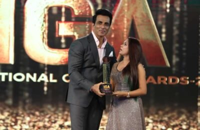 सोनु सुद च्या हस्ते कल्याणी सरोदे ला इंटरनॅशनल ग्लोरी अवार्ड २०२१