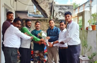 अगर भविष्य में तीसरा विश्व युद्ध होगा तो वह होगा पानी के लिए इस लिए जल ही जीवन है इसकी कद्र करो इसे संग्रहित करो और प्रध्यापक श्री सुधीर सुर्वेजी को प्रोत्साहित करो।। अरविंदकुमार रतूड़ी।।