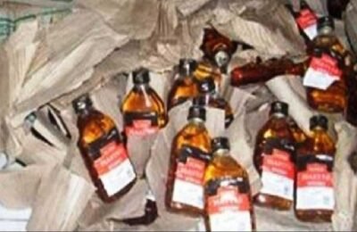 अवैध शराब विक्रेताओं  पर छापेमारी   तीन अवैध शराब  विक्रेताओं  को किया  गिरफ्तार  अवैध शराब विक्रेताओं पर जिलाबदर (तडीपार)की कार्यवाही  की मांग