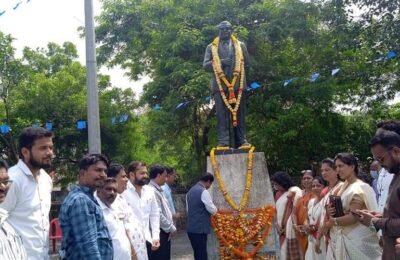 बॅरिस्टर खोब्रागडेंचे कार्य,चिरकाल स्मरणीय….डॉ.मंगेश गुलवाडे. महानगर भाजपा ने वाहिली आदरांजली