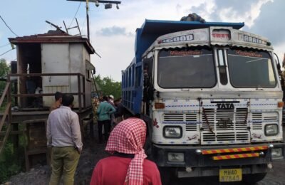 डुमरी रेल्वे कोळसा यार्ड येथे सीसीटीव्ही चे काम करताना वेकोलि कर्मचरी अजय भुसारी चा मृत्यु