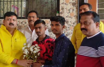दुबईत खेळणाऱ्या क्रिकेटर्सचे खासदार बाळू धानोरकरांनी केले कौतुक      भद्रावती नगर परिषदेचे नगराध्यक्ष अनिल धानोरकर करणार आर्थिक मदत