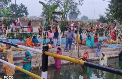 सूर्य की उपासना का छठ महापर्व बडे हर्षोल्लास से बाजारगाव मे मनाया गया 
