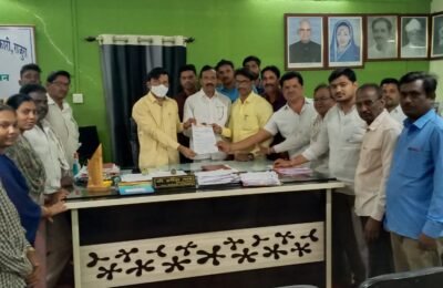 पेट्रोल व डीजल भाववाढ कमी करण्यासाठी भाजपा राजुरा तालुका व शहर च्या वतीने तहसिलदार यांच्या मार्फत मुख्यमंत्री उद्धव ठाकरे यांना  निवेदन