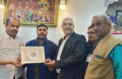 प्रसिद्ध युवा सामाजसेवी अरविंदकुमार रतूड़ी श्रीमंत राजे मुधोजीराव द्वारा सम्मानित