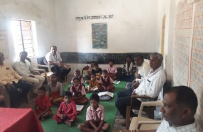 जांच दल मिला शिकायतकर्ताओं तथा ग्रामीणों से    बंद ,प्राथमिक स्कुल तथा एस टी की बस सेवा शुरू करने की छात्रों की मांग
