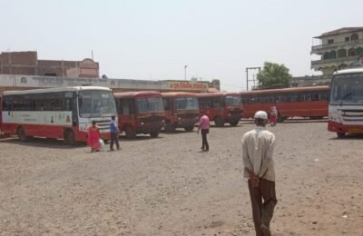 महाविद्यालयीन- छात्रों को बस पास मुहय्या करायी जाय !