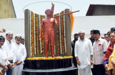 शेतकऱ्यांचे पुतळे उभारून श्रमशक्तीचा राज्यात सन्मान करू या – ना. सुनील केदार 