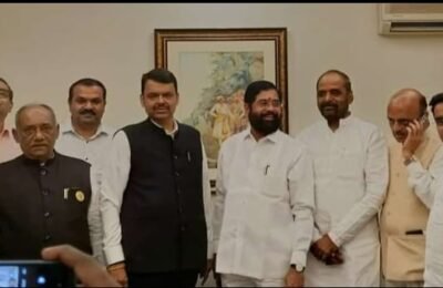 स्थानिक स्वराज संस्थेच्या निवडणूका ओबीसी आरक्षणा शिवाय घेऊ नये आज दिल्ली येथे राष्ट्रीय ओबीसी महासंघाचे अध्यक्ष डॉ बबनराव तायवाडे यांच्या नेतृत्वाखाली शिष्टमंडळाने भेट घेऊन महाराष्ट्र राज्याचे मुख्यमंत्री एकनाथ शिंदे व उपमुख्यमंत्री देवेंद्र फडणवीस यांना निवेदन देऊन यांना मागणी करण्यात आली आहे ,