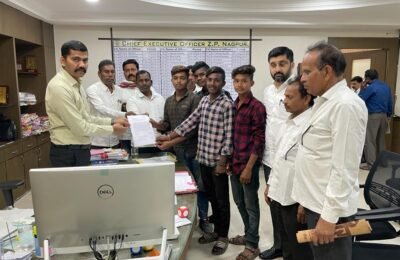 अनेक विद्यार्थ्यांना शिक्षणा पासून वंचित ठेवले जात आहे. रामदास मरकाम विद्यार्थी आहेत पण प्रवेश मिळत नाही