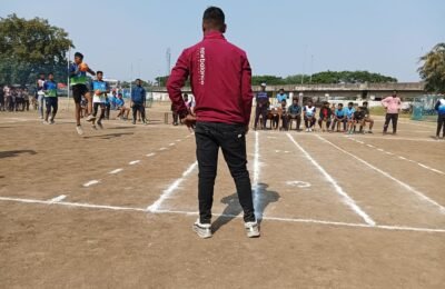 लाखोटीया भुतडा कनिष्ठ महाविद्यालयाच्या मैदान वर रंगले डॉज बाल चे सामने डॉजबॉल स्पर्धेत मुलींमध्ये के डि एम हायस्कूल व प्रहार मिलिटरी हायस्कूल ला विजेतेपद