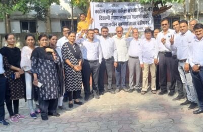 वरिष्ठ स्तर दीवानी न्यायालयाच्या मागणी साठी काटोल तालुका वकील संघाचा न्यायालयीन कामकाजावर बेमुदत बहिष्कार…