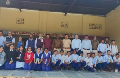 विद्यार्थ्यांना  रस्ता सुरक्षतेचे धडे  रस्ता सुरक्षा सप्ताहा चे कोंढाळी येथील  ला. भु. कनिष्ठ महाविद्यालयात आयोजन