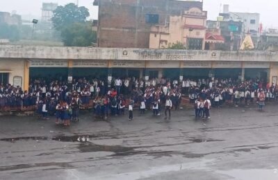 कोंढाळी बस स्थानकावर चिडीमारा हैदोस विद्यार्थीनीं च्या सुरक्षे करिता बसस्थानकावर पोलीस गस्ती ची मागणी