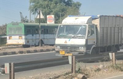 बस चालक -वाहकांच्या मनमानी चा फटका प्रवाशांना  विभाग नियंत्रक लक्ष देतील काय?