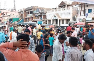 वरठी येथे प्रभु श्री रामनवमी निमित्य खीर व शरबत वाटप आमदार मा.राजू माणिकरावजी कारेमोरे