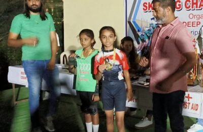 खुला प्रवर्ग स्केटिंग प्रतियोगिता में आयुषी अरविंद रतूड़ी ने जीता गोल्ड मेडल प्रथम स्थान प्राप्त करते हुए