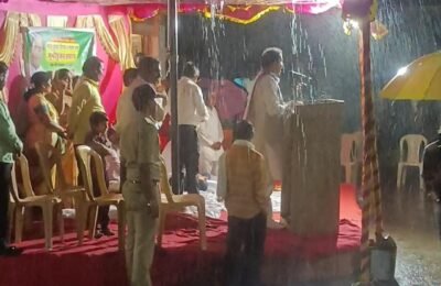 भर पावसात गाजवली अनिल देशमुखांनी सभा, पावसात अर्धा तास केलं भाषण  कचारी सावंगा प्राथमिक आरोग्य केंद्राला 07 कोटी निधी मंजूर