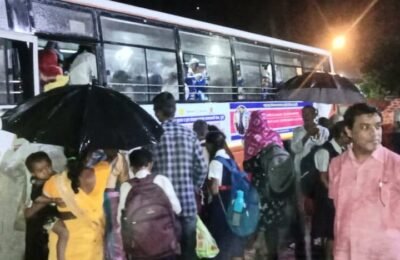 शाळेकरी विद्यार्थ्यां च्या बस सेवांना प्राधान्य द्यावे. प्रमोद चाफले