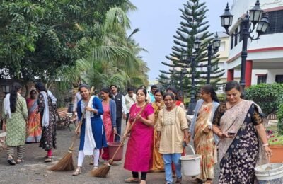 शिक्रापूर पुणे येथे आयोजित गांधी जयंती निमित्त स्वच्छता अभियान